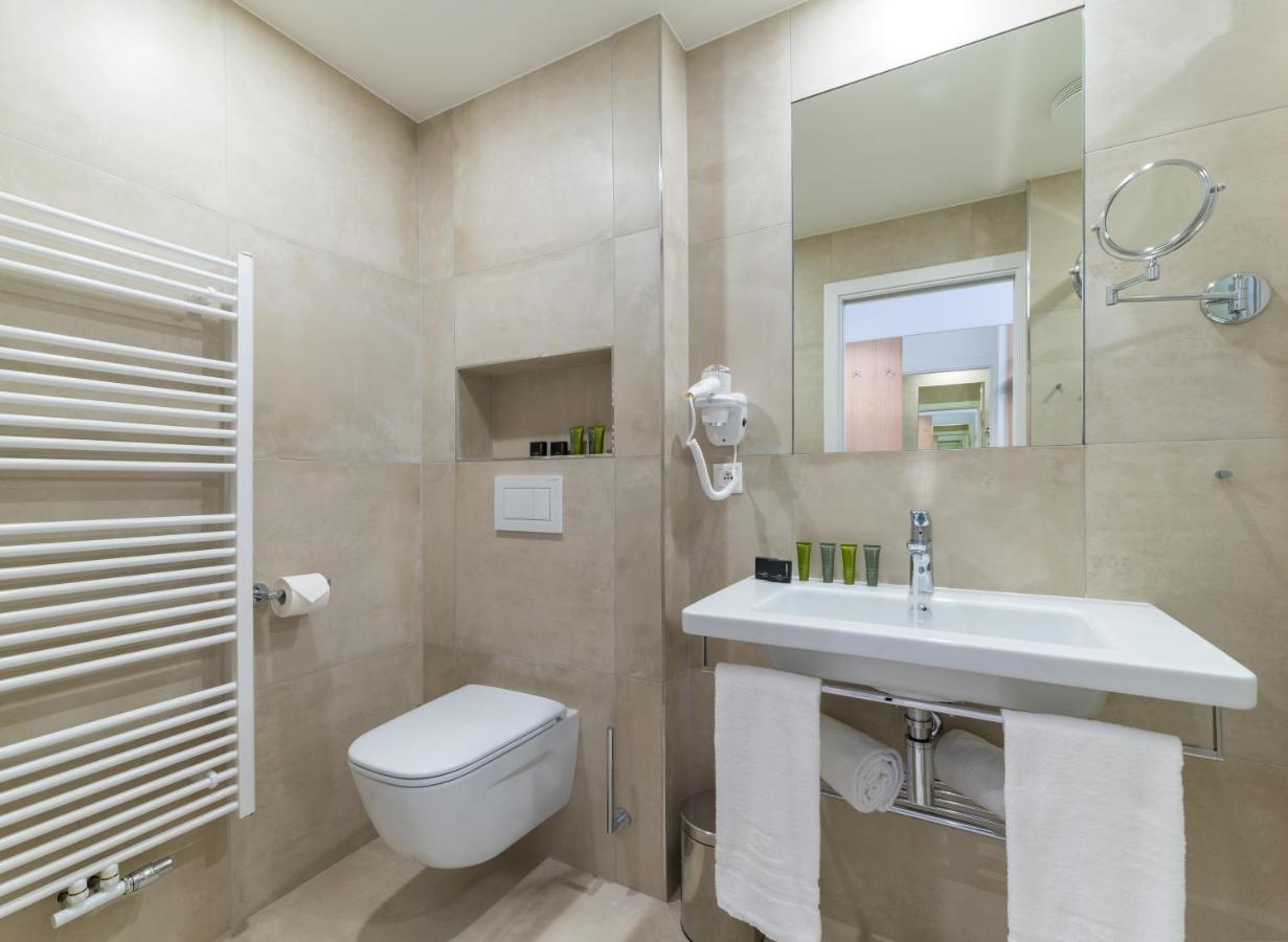 Wellness Hotel Iris Pavlov Eksteriør billede