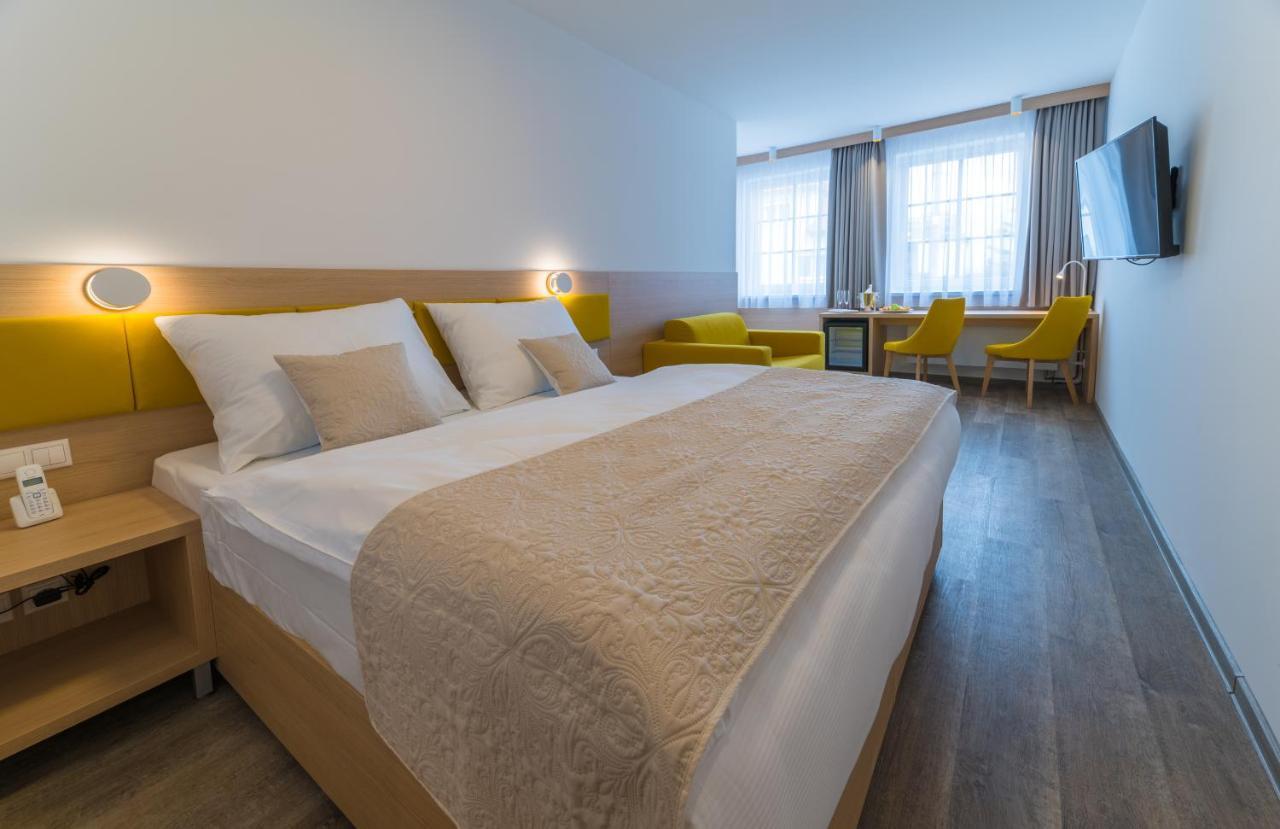 Wellness Hotel Iris Pavlov Eksteriør billede