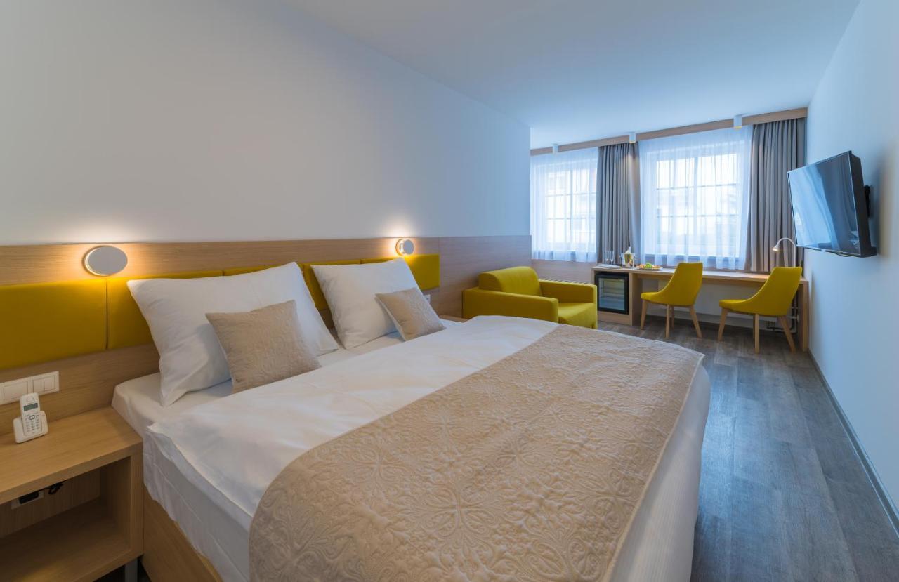 Wellness Hotel Iris Pavlov Eksteriør billede