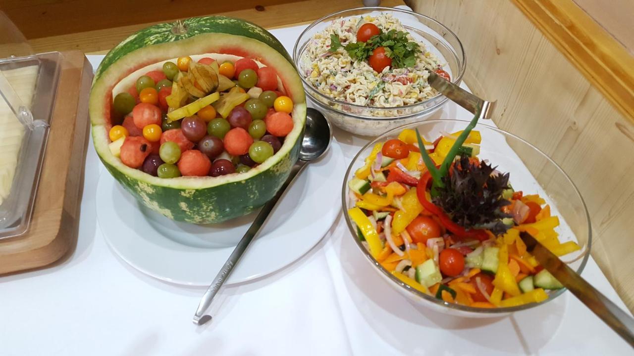 Wellness Hotel Iris Pavlov Eksteriør billede