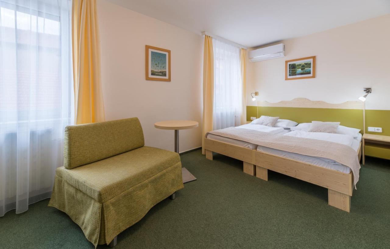 Wellness Hotel Iris Pavlov Eksteriør billede