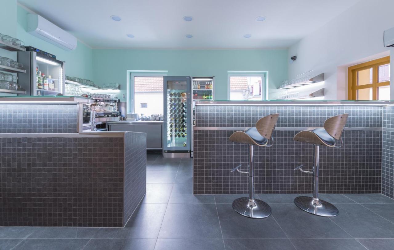 Wellness Hotel Iris Pavlov Eksteriør billede