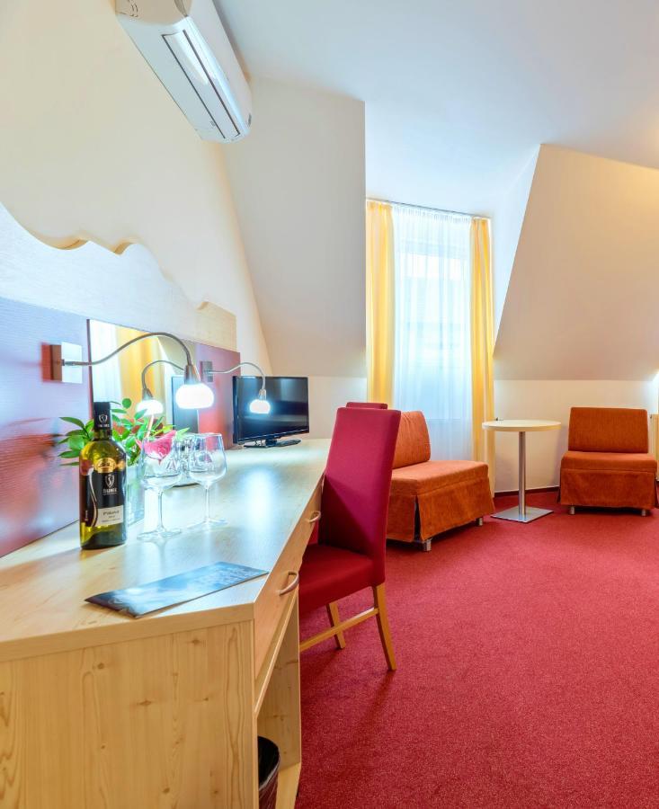 Wellness Hotel Iris Pavlov Eksteriør billede