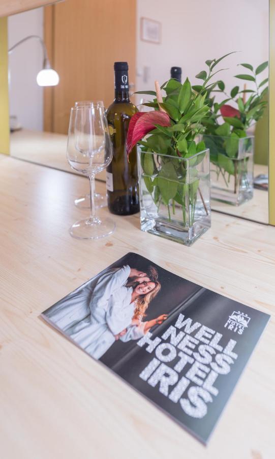 Wellness Hotel Iris Pavlov Eksteriør billede