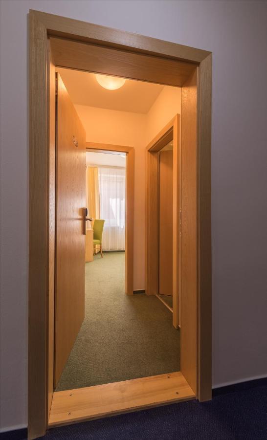 Wellness Hotel Iris Pavlov Eksteriør billede