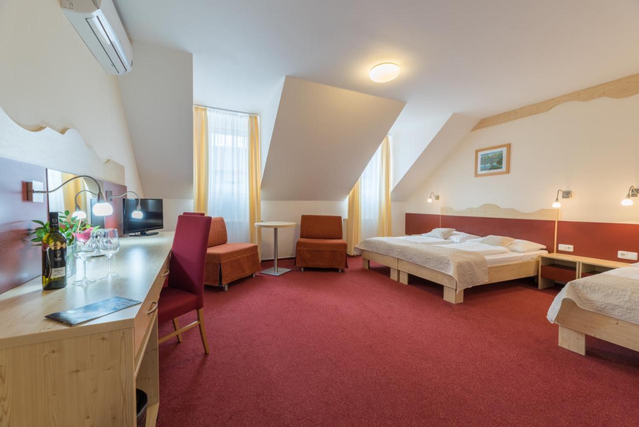 Wellness Hotel Iris Pavlov Eksteriør billede